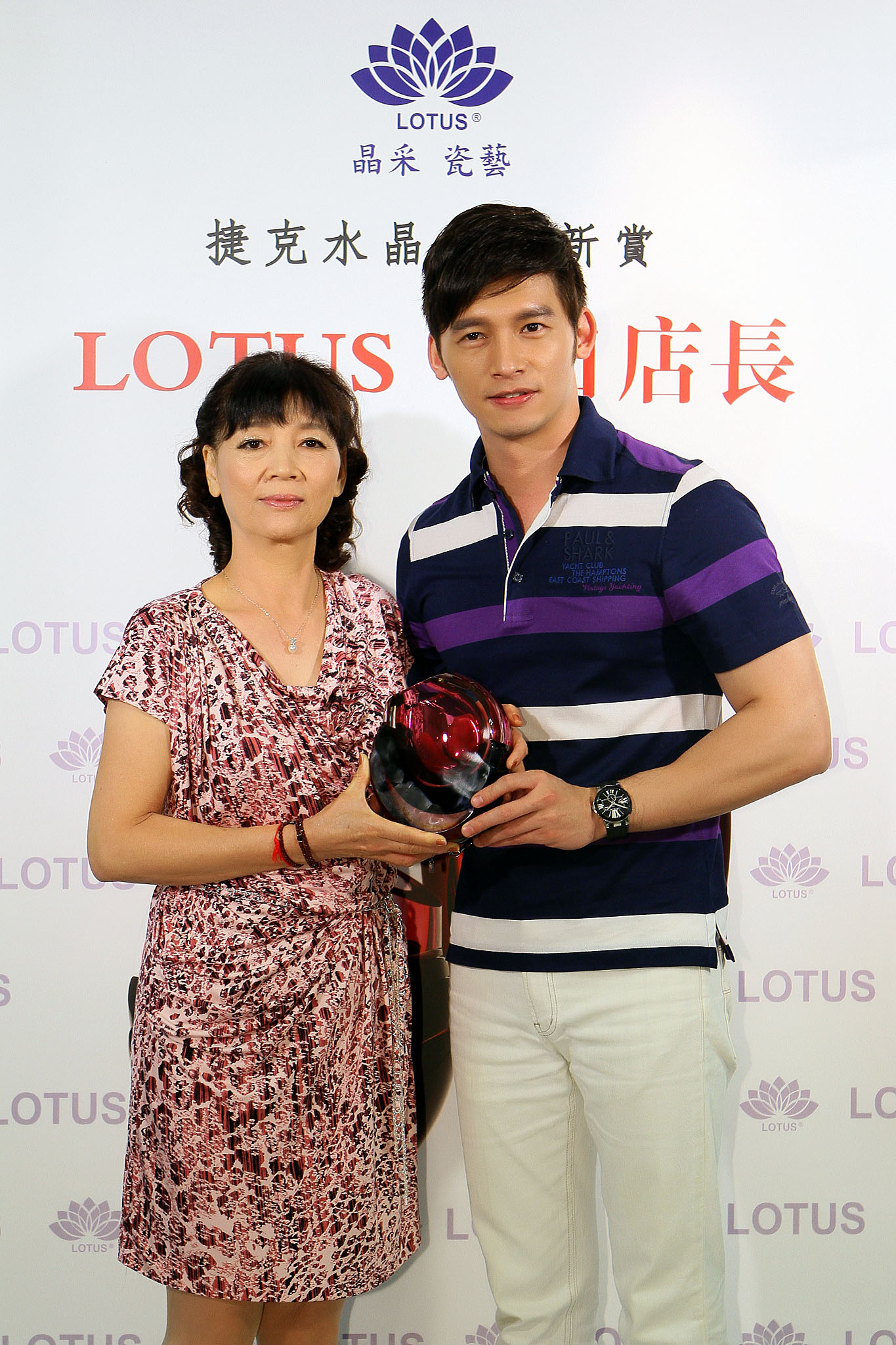 因為飾演「犀利人妻」裡的溫瑞凡，一夕爆紅的溫昇豪身